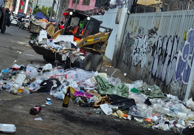 Operación Espacio Público en Plaza España: comparendos y 8 toneladas de residuos recogidas