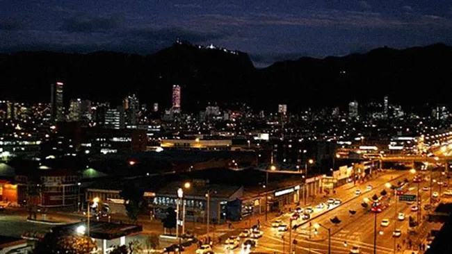 Foto panorámica de Bogotá de noche