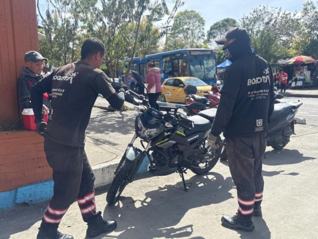 Fotografía relacionada con: Parqueo indebido en El Tunal dejó seis comparendos y tres motocicletas inmovilizadas.