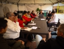 integrantes de mesa de medios comunitarios y alcalde reunidos